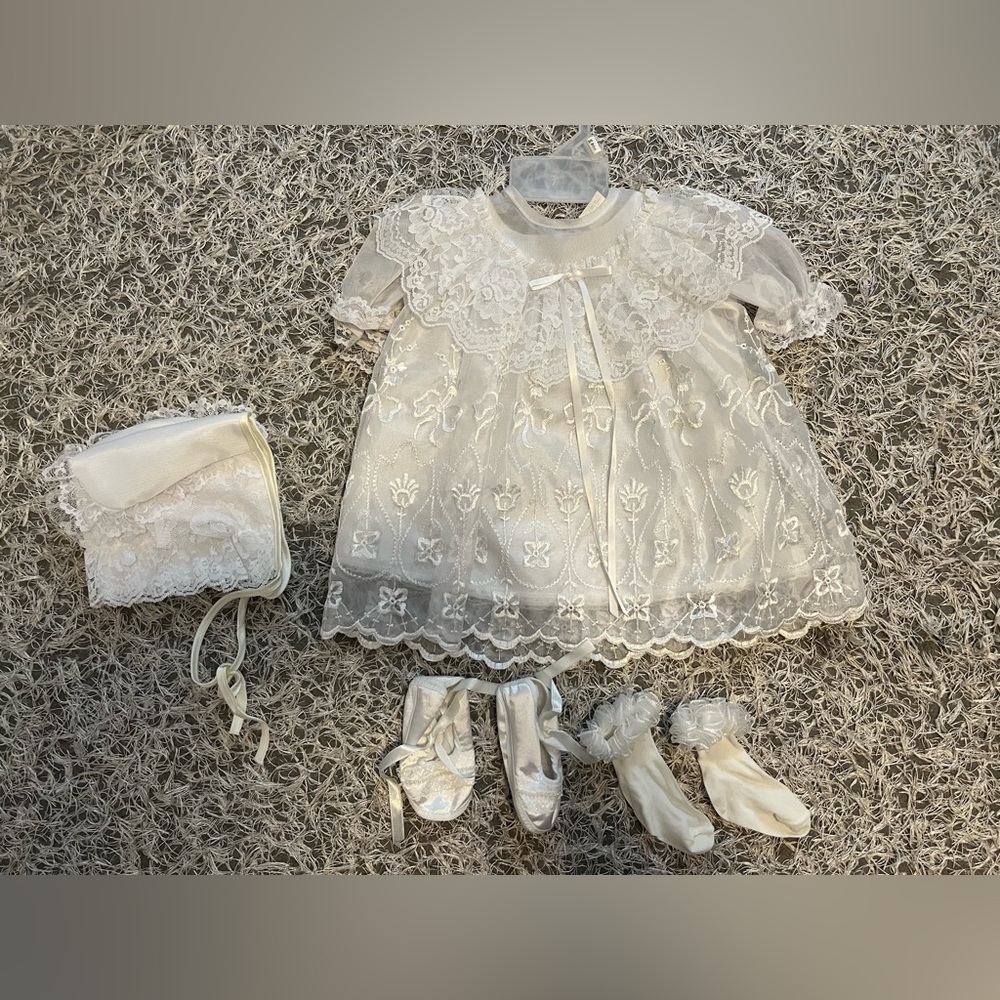 White Lace Baby Christening Baptism Dress Size 0-6 Months w Bonnet Shoes Socks